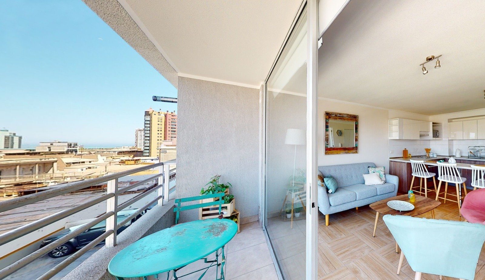 Terraza y living